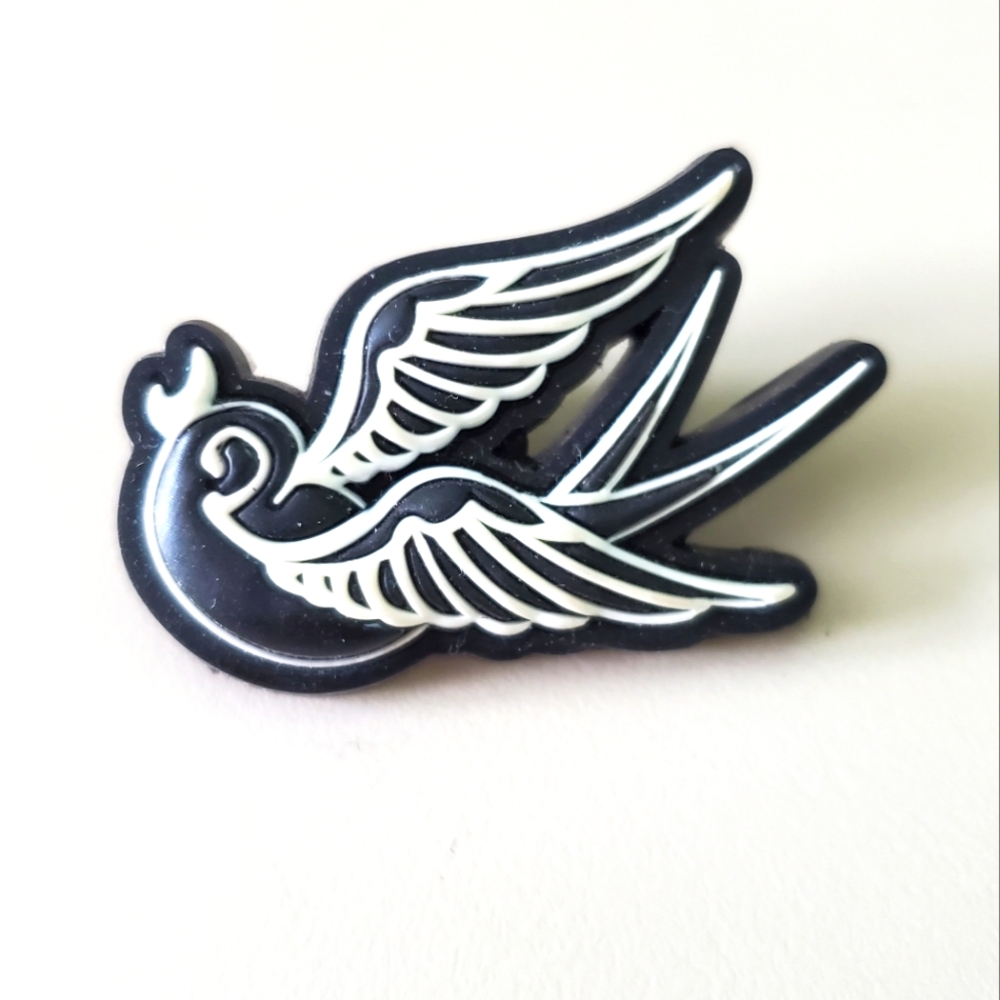 Loungefly Rubber Swallow Sparrow Pin